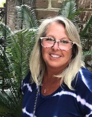 Kelly AUTHOR PIC.jpg